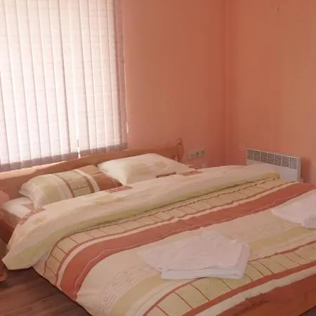 Shiroki Dol Near Borovets Holiday home *