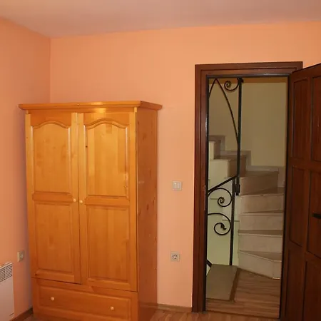 Shiroki Dol Near Borovets Holiday home