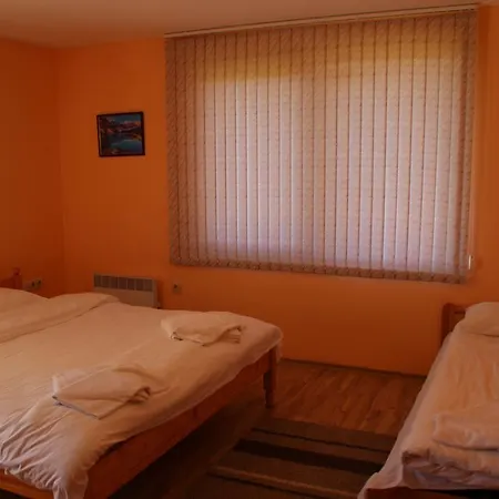 Shiroki Dol Near Borovets Holiday home