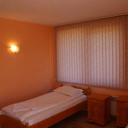 Shiroki Dol Near Borovets Holiday home *