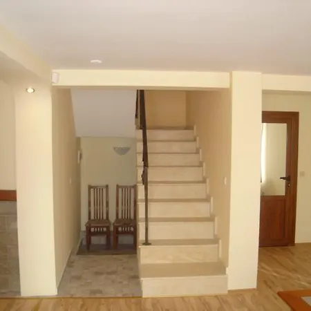 Shiroki Dol Near Borovets Holiday home Belchin